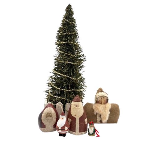 Christmas Tree in Picket Fence & 5 Santas
