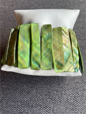 Green abalone shell stretch bracelet