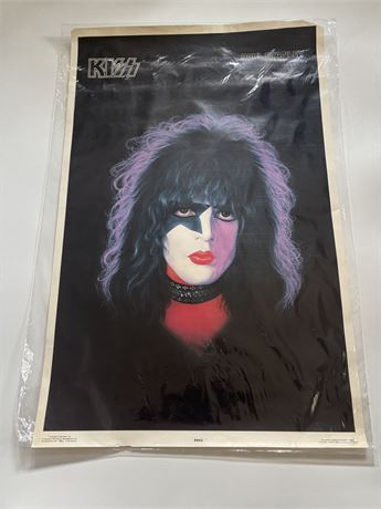 Kiss Poster