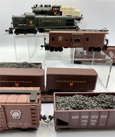 9 pc Vintage HO Scale Railroad Locomotive Train Car Lot