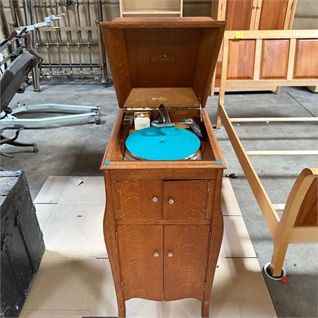 Antique Victrola Phonograph