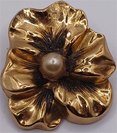 Coro faux pearl flower brooch