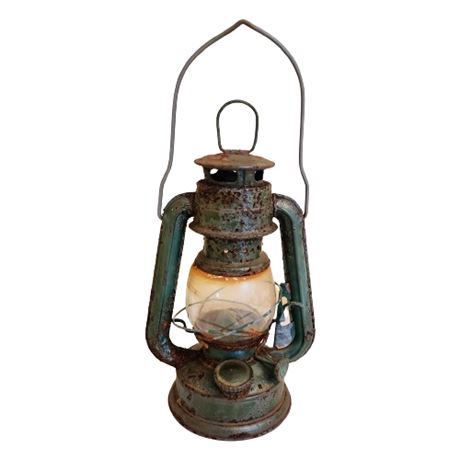 Vintage Unmarked Small Oil Lantern