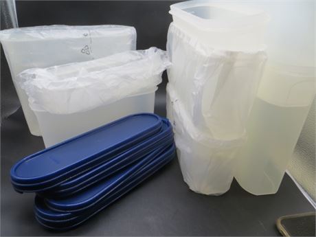 NEW VINTAGE TUPPERWARE 8 CONTAINERS SMALL & LARGE W/BLUE LIDS