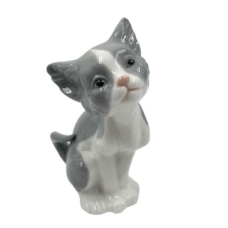 Lladro "Feed Me" Porcelain Cat Figure Made in Spain