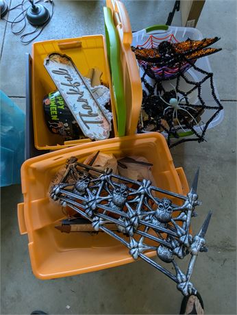 Lot Thanksgiving + Halloween decorations w/Storage containers