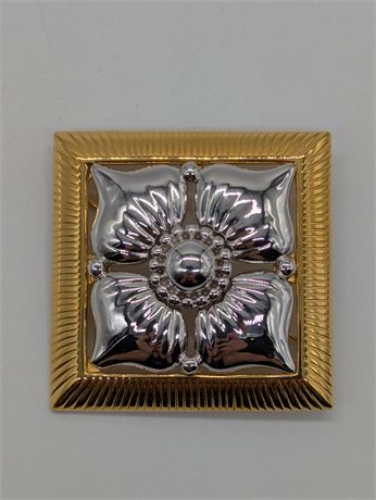 Vtg Monet 2 Tone Metal Silver Dogwood Flower Textured Gold Framed Brooch
