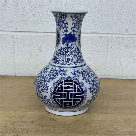 Bombay Cobalt Blue/White Porcelain Chinese Vase