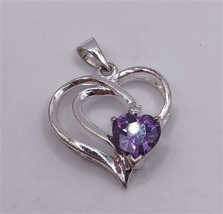 Sterling silver heart pendant with purple stone 2.3 G