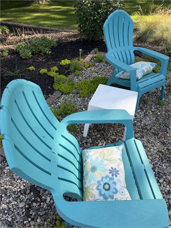 4 Deck Chairs & 2 Tables