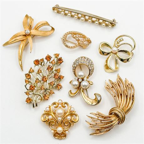 Lot of 8 Vintage Gold Tone Brooches
