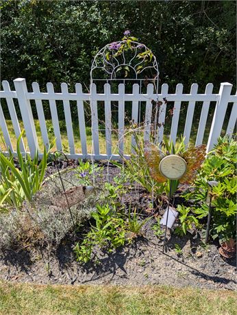 Lot Sun Trellis, Metal Bird + Butterfly Temperature Gauge