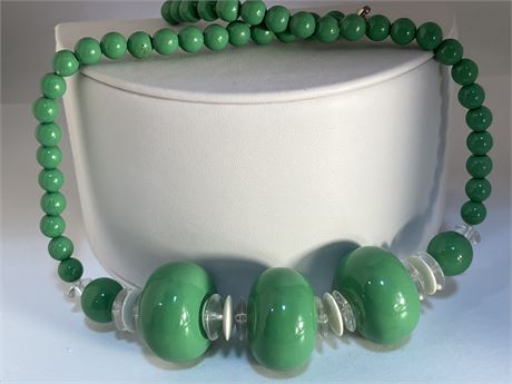 Green chunky blue side beaded neck necklace