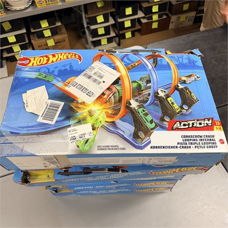 6 Hot Wheels Corkscrew Crash Sets