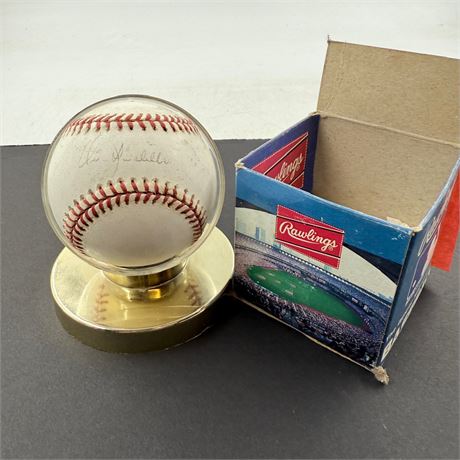 Vic Davalillo Signed Baseball