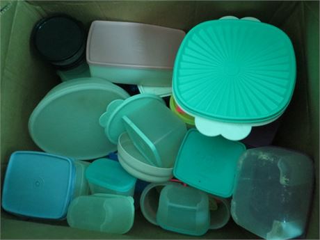 USED TUPPERWARE 23 MISCELLANEOUS CONTAINERS
