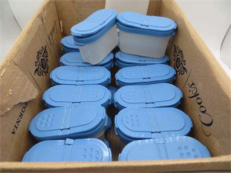 VINTAGE NEW TUPPERWARE 8 LARGE & 14 SMALL SHAKERS