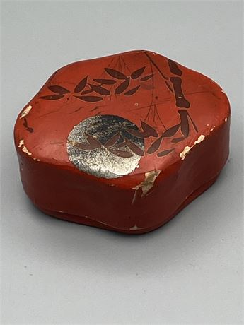 Antique Chinese lacquered trinket box