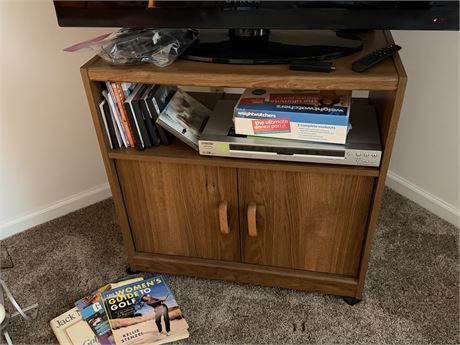 Cabinet w/2 Doors & Shelf