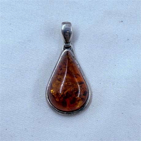 3.4g Sterling + Amber Pendant