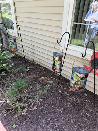 4 Solar Lights w/Shepard's Hooks