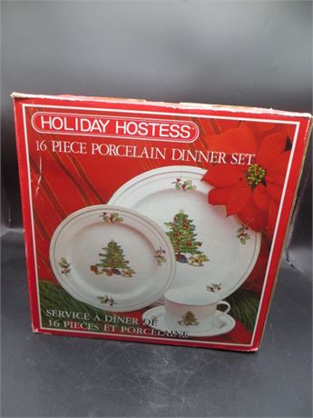 Holiday Hostess Christmas China 16 Place Setting Dinner for 4