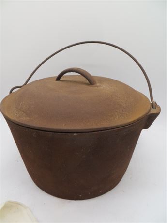 Iron Dutch Oven Unmarked