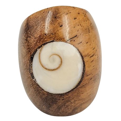 Vintage Wooden Chunky Ring with Shell Inlay Size 7 - Has Flaw