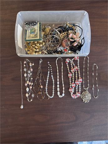 4+ Pounds of Costume Jewelry Necklaces
