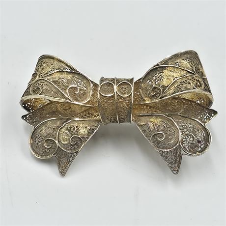 Victorian etched filigree Silver vintage brooch