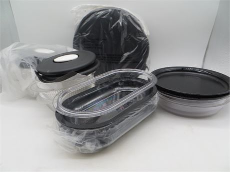 NEW VINTAGE TUPPERWARE BLACK INSULATED BAG, ROUND CONTAINER, 4 SOUP BOWLS