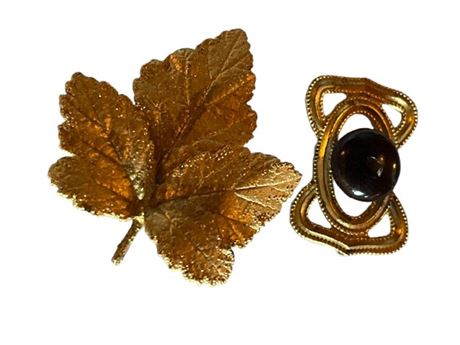 Gold leaf brooch and tiger eye brooch lot