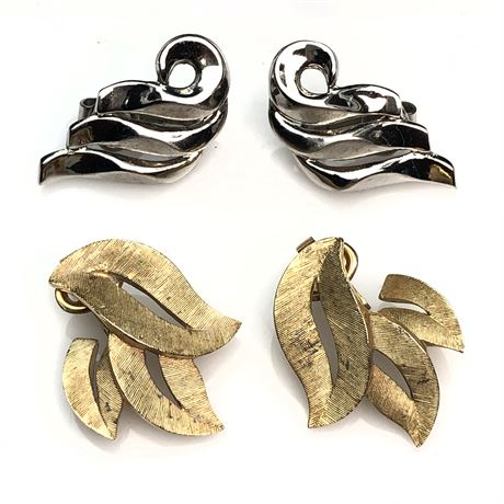 Vintage Crown Trifari Gold & Silver Tone Earrings