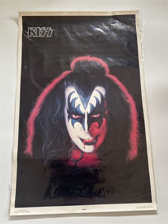 Kiss Poster
