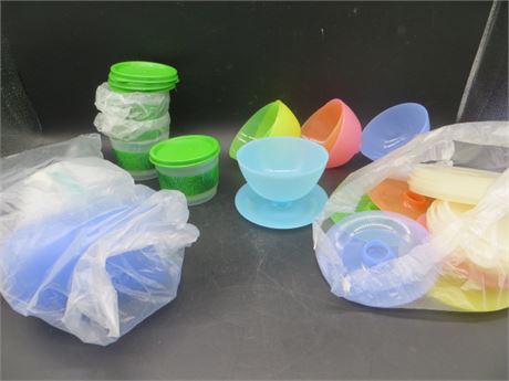 NEW VINTAGE TUPPERWARE 4 MINI SNACK CUPS TREE BRANCH DESIGN, 4 BLUE CUPS &