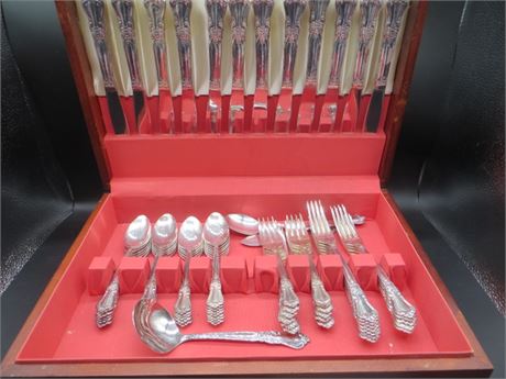 WILLIAM ROGERS/ONEIDA 1956 VALLEY ROSE 101 PC. SET SILVER PLATE