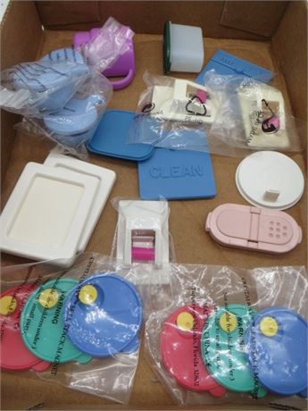 NEW VINTAGE TUPPERWARE MAGNETS