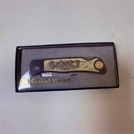 Smith & Wesson Scrimshaw Knife