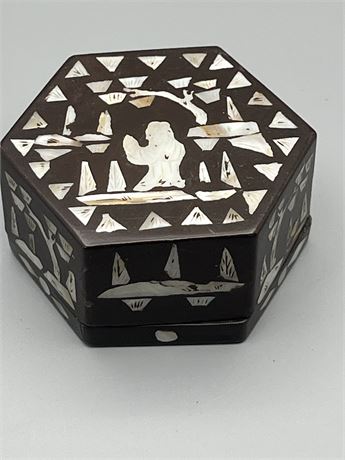 Mother of Pearl, inlaid trinket box