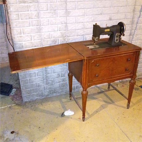 Antique c. 1928-1932 White Rotary Sewing Machine in Tiger Oak Cabinet