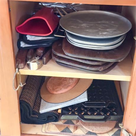 Kitchen Cupboard Lot: Grilling Tools & Pans