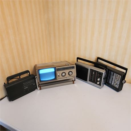 Portable Radios Lot Incl. Samsung BT-123AJ Portable TV/Radio