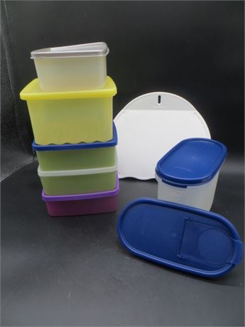 NEW VINTAGE TUPPERWARE CUTTING BOARD, 5 RECTANGLE & 1 OVAL W/2 LIDS