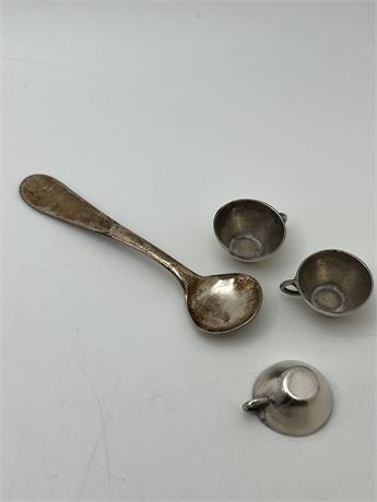 Silver mini spoon with mini cups a lot