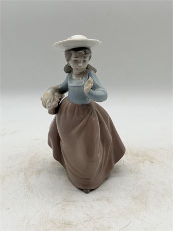 Little Girl Figurine NAO Made in Spain By LLardro