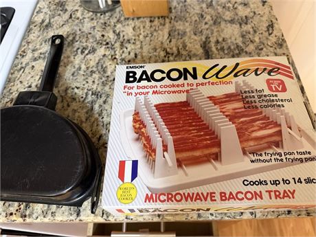 Omelet Pan & Microwave Bacon Tray