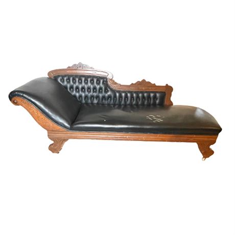 Victorian Walnut Fainting Couch