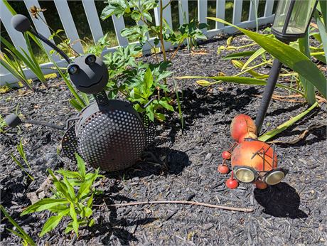 Lot 2 Metal Bug Yard Ornaments