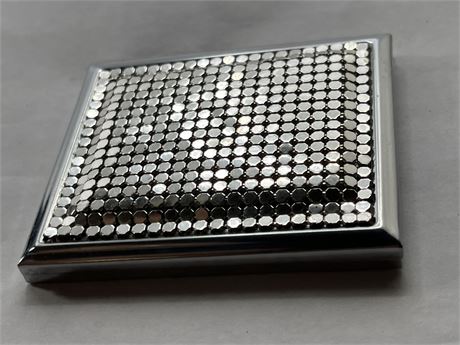Silver mesh top white Davis heavy metal mirror compact
