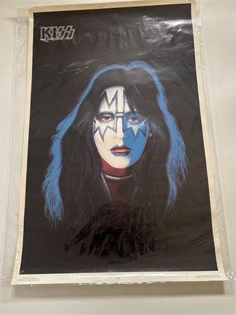 Kiss Poster